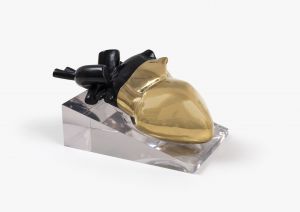 mena86165_Heart_15x17x30 cm_bronze polido com pintura eletrostática e base em acrílico_2018