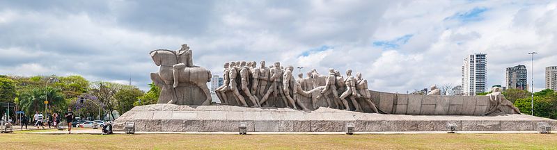 Monumento_a_las_Banderas,_So_Paulo,_Brasil