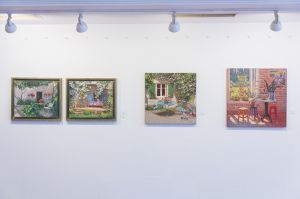 Raquel Taraborelli - Jardim com Roseiras e Mesa azul
